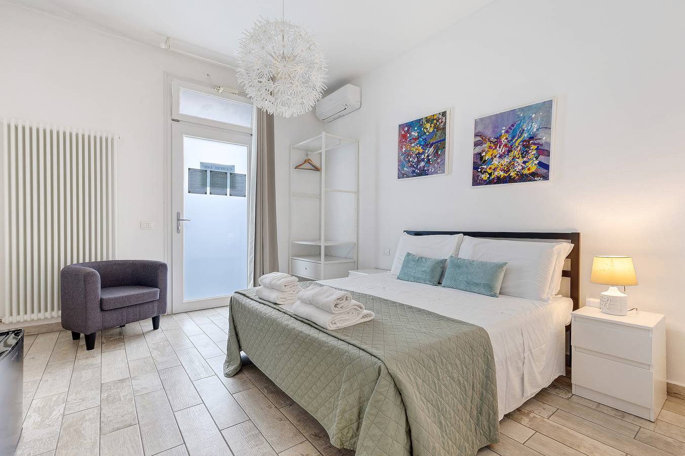 Habitación 'Camere Amè 02' con jardín compartido, Wi-Fi y aire acondicionado. in Peschiera del Garda, Montañas Garda