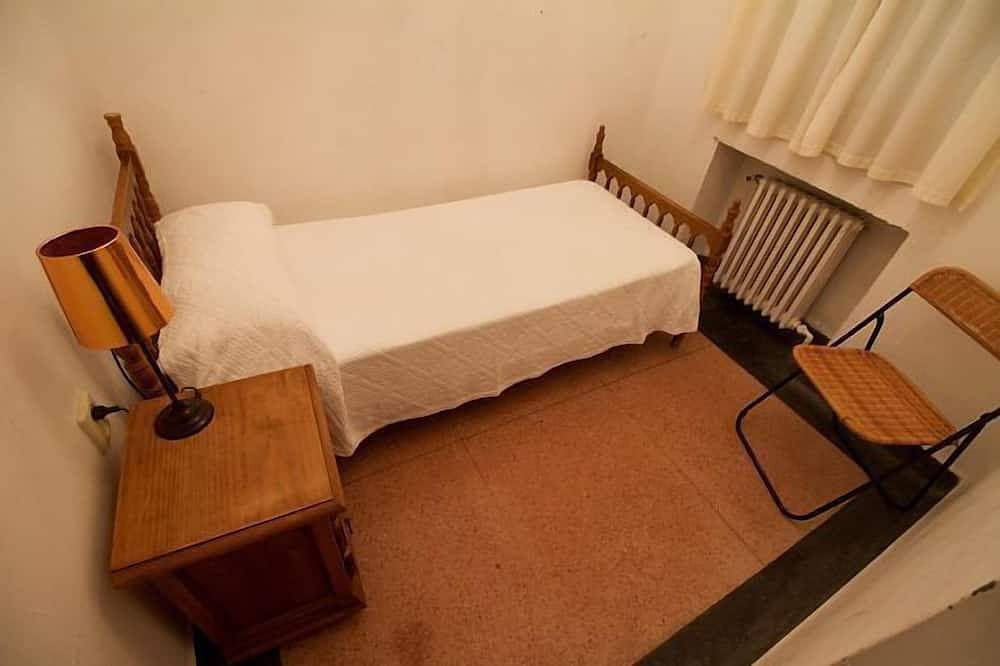 House \"El Rozado\" for 19 people in Piedralaves, Ávila Region