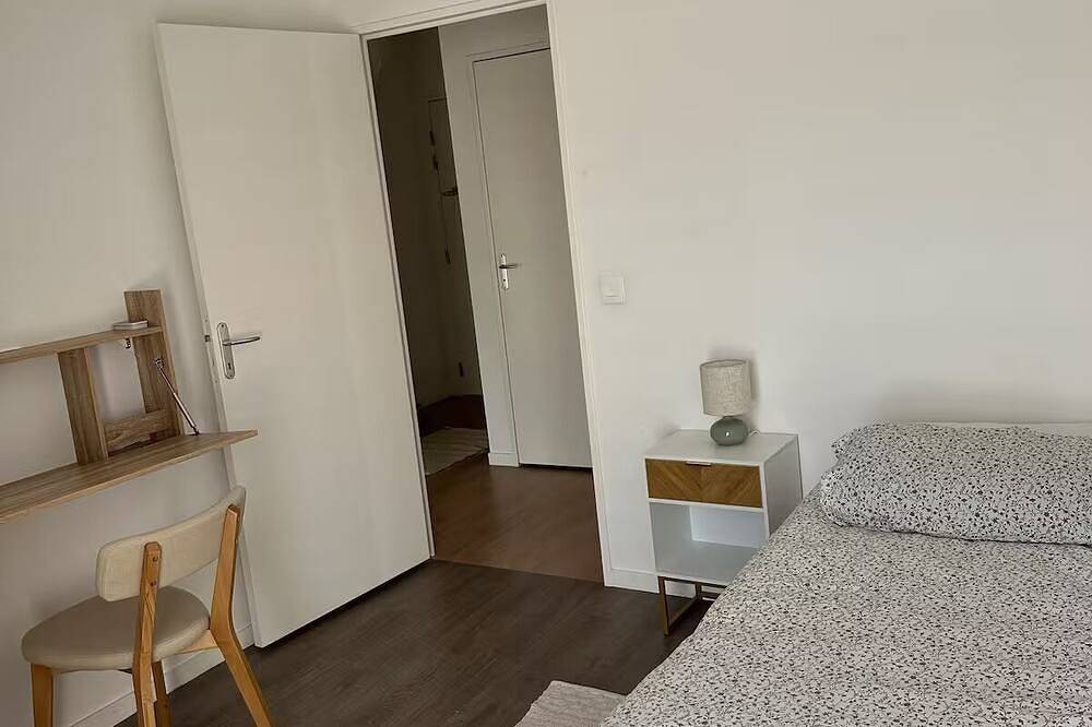 Entire apartment, Bright apartment with terrace Private parking in Rouen, Rouen region