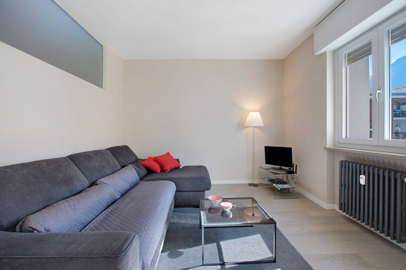 Ganze Wohnung, Ferienwohnung 'Surville' mit Bergblick und Balkon in Aosta, Walliser Alpen