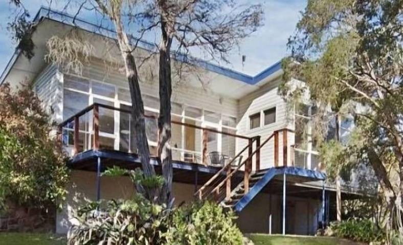 Holiday home for 11 people, with garden and terrace in Melbourne