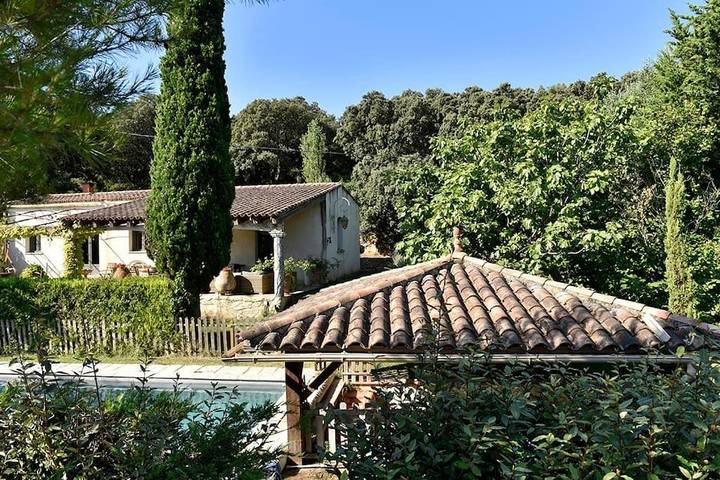 Villa per 6 persone, con piscina e panorama nonché giardino, con animali domestici a Arles