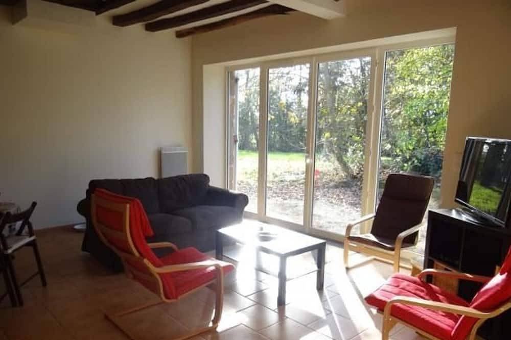 Charmante Ferme Rénovée avec Terrasse à 7 km du Mans, 8 Couchages, Tv, Internet, Cuisine Équipée in La Bazoge, Sarthe