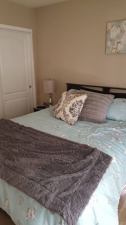 Ganze Wohnung, Auf den Spuren von Summerlin, 3 Br., 2 Ba. Neu aktualisierte Wohnung in Las Vegas, Red Rock Canyon