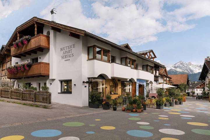 Ferienhaus für 4 Personen, mit Ausblick und Sauna sowie Garten in Serfaus