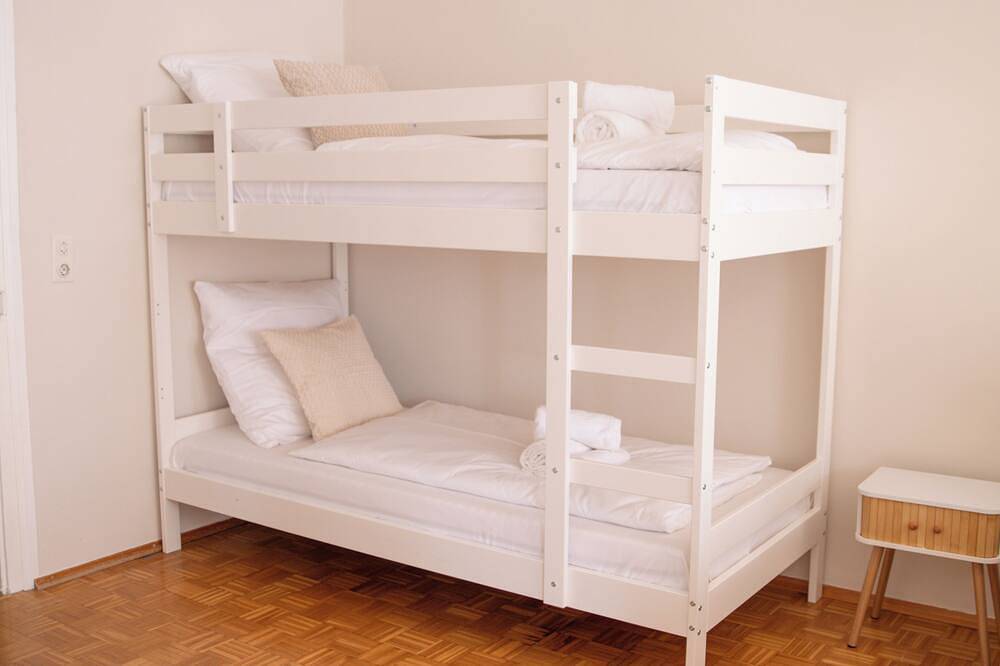 Ganze Wohnung, 140 qm Wohnung für 6-10 Personen, großer Wohn-/Essbereich & Garage, Zentrum in Gernsbach, Nordschwarzwald