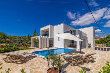 Villa für 10 Personen in Krk Stadt, Krk, Bild 1