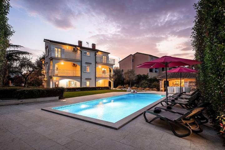 Ferienhaus für 12 Personen, mit Garten und Balkon in Poreč