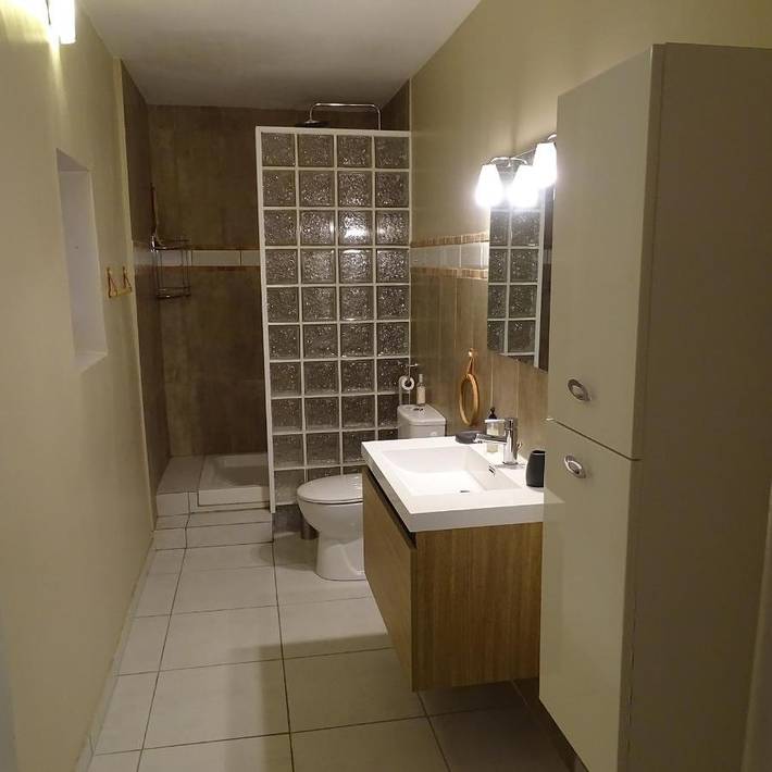 Location de vacances pour 2 personnes, avec vue ainsi que piscine et jardin à Camaret-sur-Aigues - 3