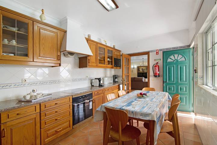 Casa Vacacional "Villa Guisado" con Piscina, Terrazas y Wi-Fi in Albufeira e Olhos de Água, Distrito de Faro