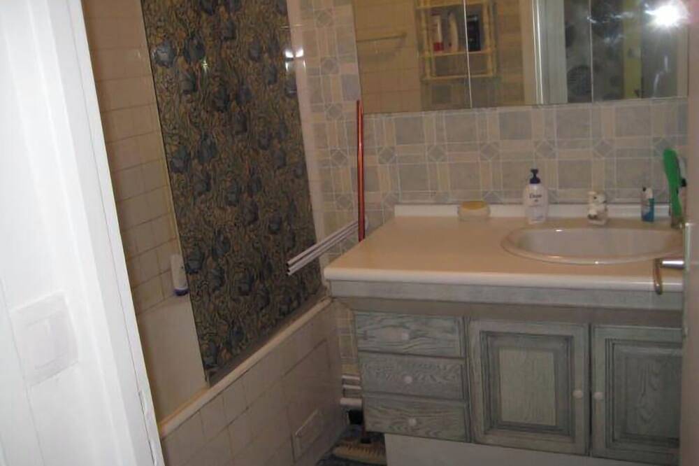 Entire apartment, Beautiful Apartment Porte de Montreuil in Bagnolet, Seine-Saint-Denis