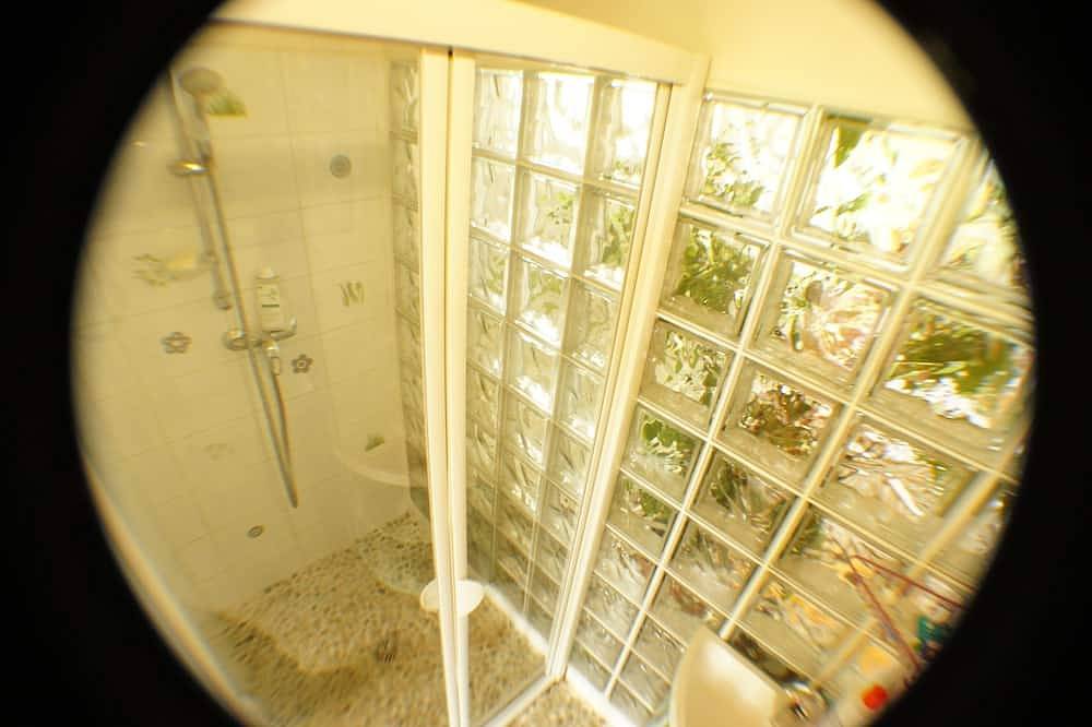 Aix Zen > Ultra Calme Grand jardin fleuri en cœur de ville, et sa piscine Bio ! in Aix-en-Provence, Région d'Aix-en-Provence