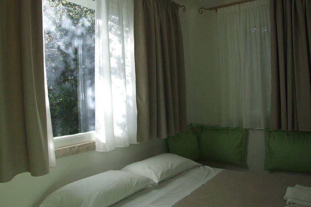 Entire apartment, Apartment- Iris - One Bedroom Apartment, Sleeps 4 in Marina di Castagneto Carducci, Etruscan Coast