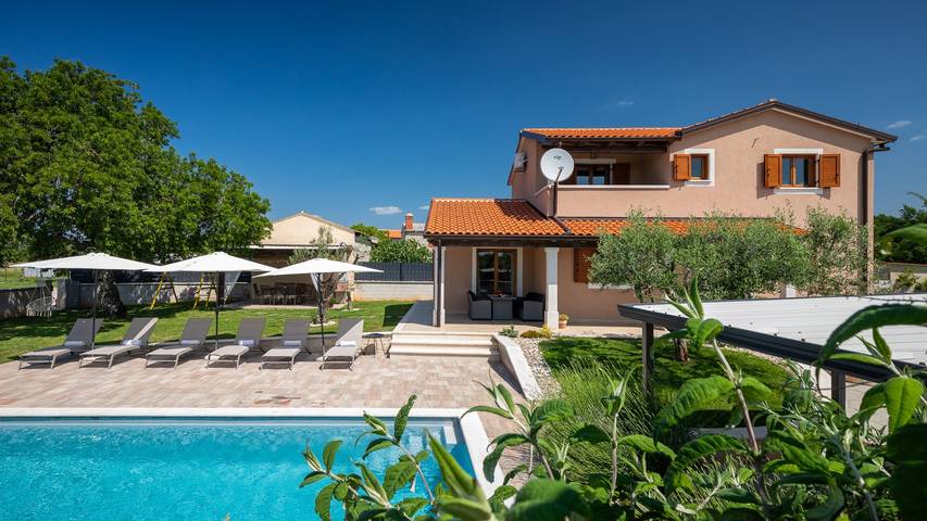 Ferienhaus für 8 Personen, mit Garten und Terrasse