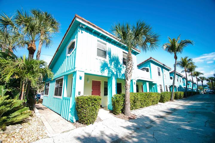 Beach rental for 4 people, with pool in Florida