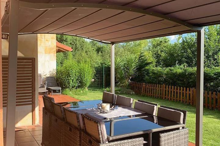 Cabaña para 12 personas, con piscina además de balcón y jardín en Vizcaya