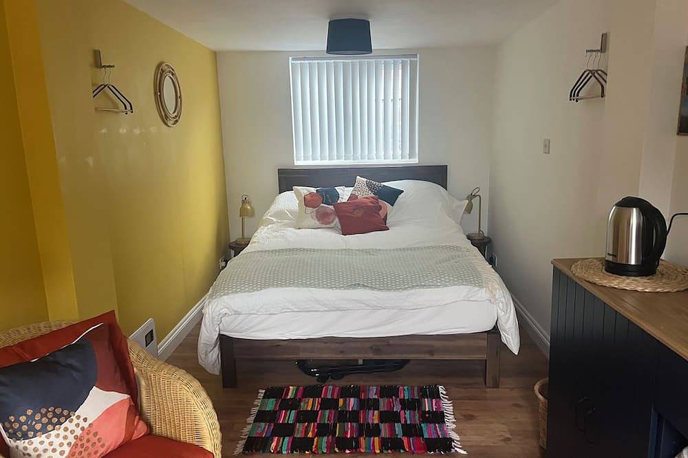 Entire apartment, Bespoke studio with patio, driveway parking, sea, South Downs on the doorstep, in Seaford, East Sussex