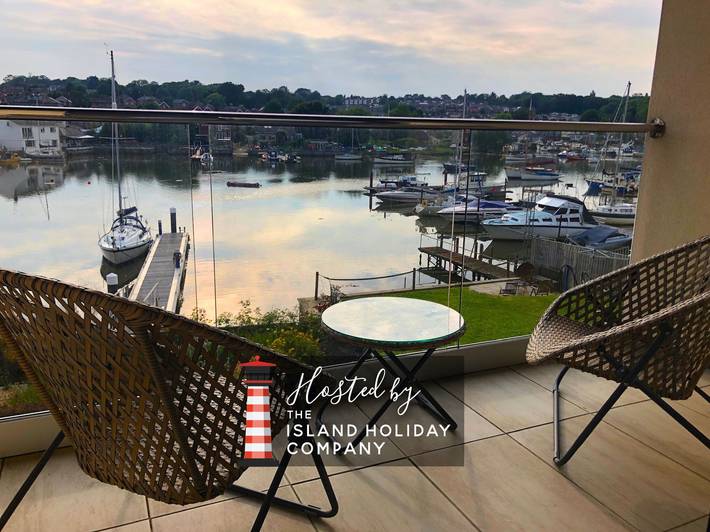 Glamping for 6 people, with balcony and garden on the Isle of Wight