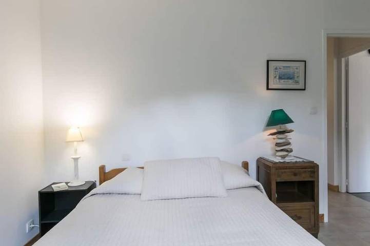 Location de vacances pour 8 personnes, avec jardin et terrasse à Gouesnach - 4