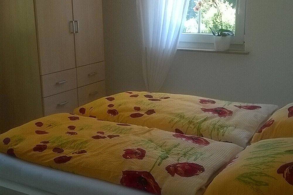 Ganze Wohnung, Ferienwohnung am Bodensee mit Wintergarten, Garten mit Grillhaus bis 6 Person. in Oberuhldingen, Uhldingen-Mühlhofen