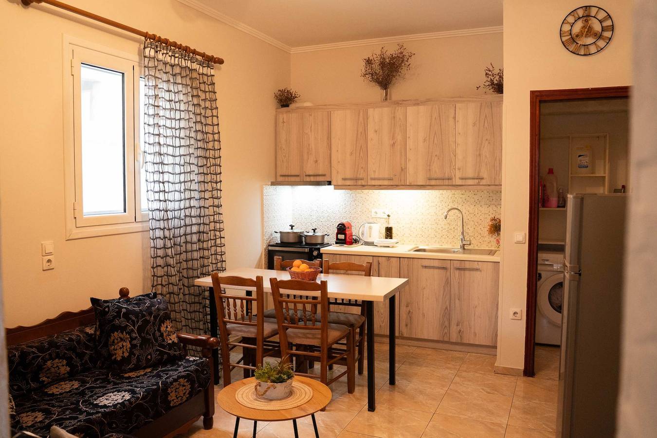 Valira Cozy Home w Rustic Charm & Private Garden in Messenien