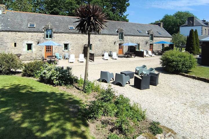 Gîte pour 4 personnes, avec terrasse ainsi que jardin et piscine à Camors