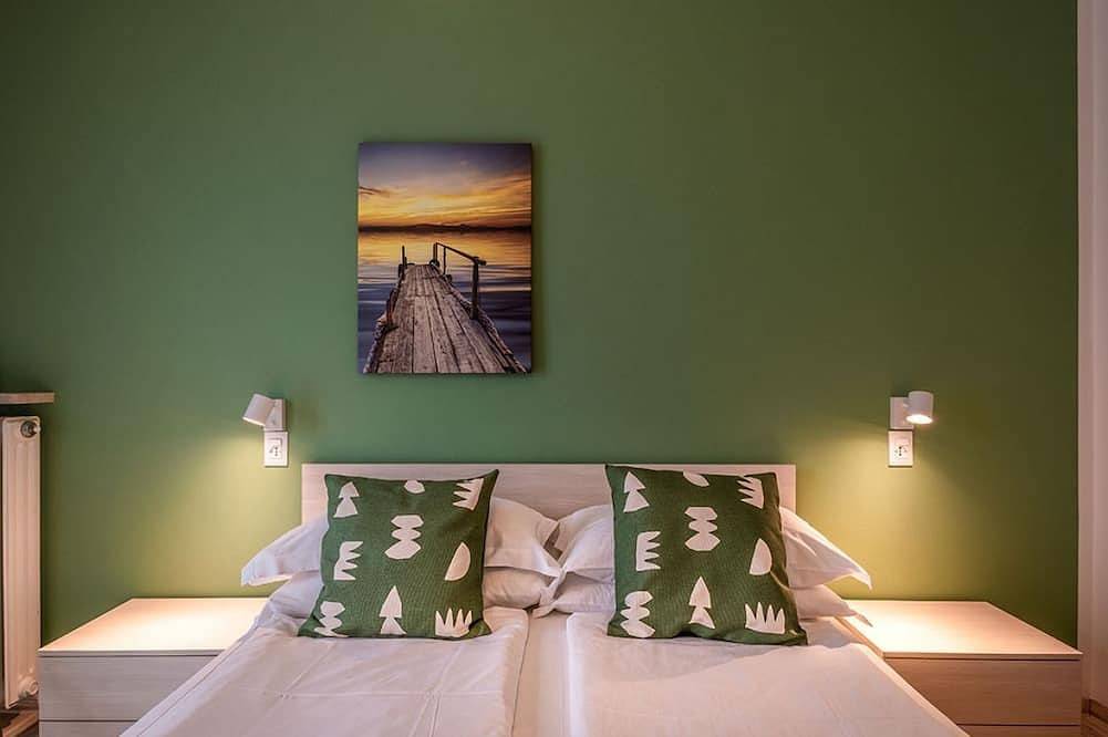 Ganze Wohnung, Renovated flat, Aircon, lake view, double shower in Castelletto di Brenzone, Brenzone