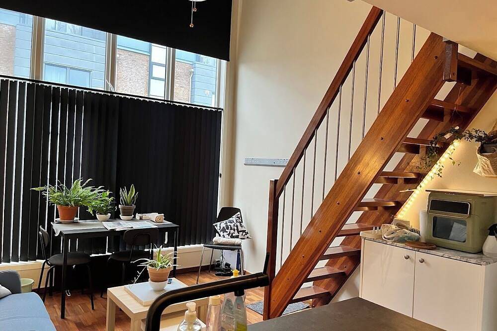 Charming large room -Bnb- with balcony in wonderful Stavanger Center in Storhaug, Stavanger