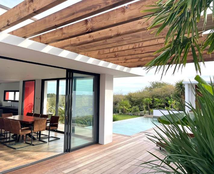 Villa pour 10 personnes, avec vue ainsi que piscine et jardin, animaux acceptés