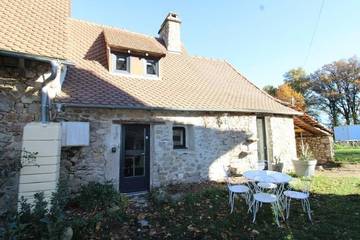 Location de vacances pour 4 personnes, avec jardin à Saint-Mamet-la-Salvetat