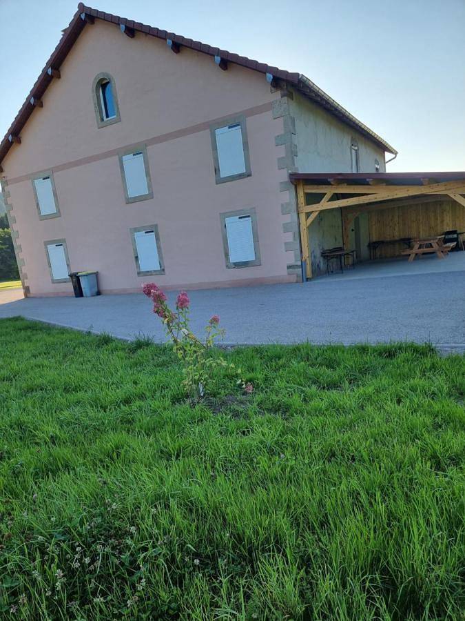 Location de vacances pour 10 personnes, avec Terrasse ainsi que Jardin et Vue à Esmoulières