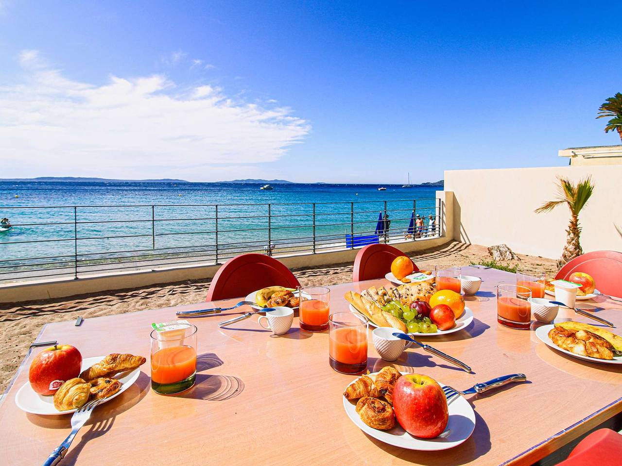 Appartement entier, Appartement d'exception à Cavalière, terrasse pied dans l'eau, 6 pers. in Cavalière, Le Lavandou