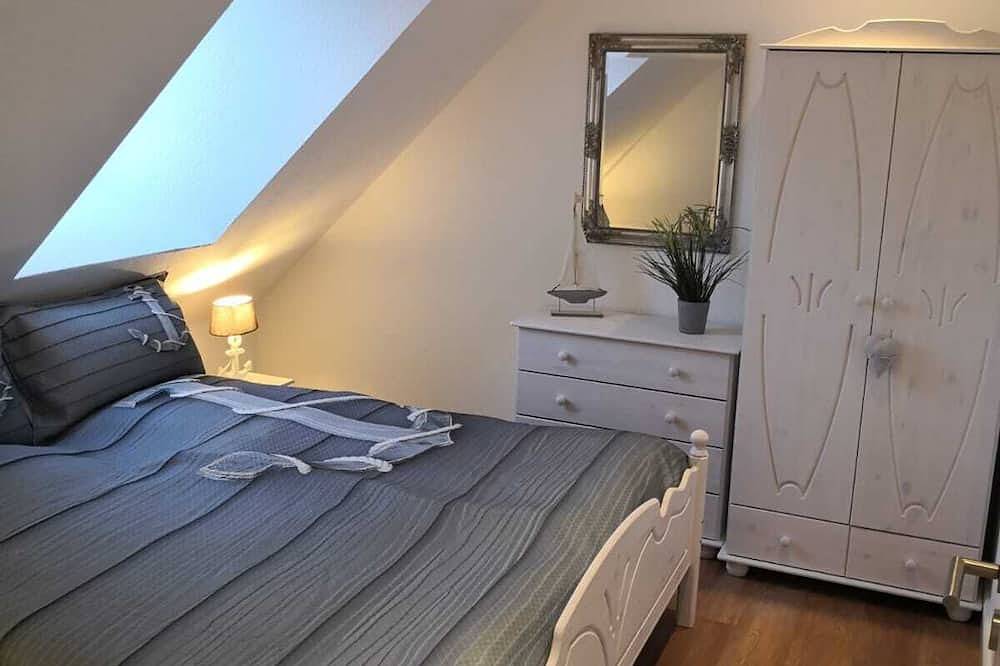 Ganze Wohnung, Liebevoll eingerichtete Dachgeschosswohnung in Klixbüll, Grünes Binnenland