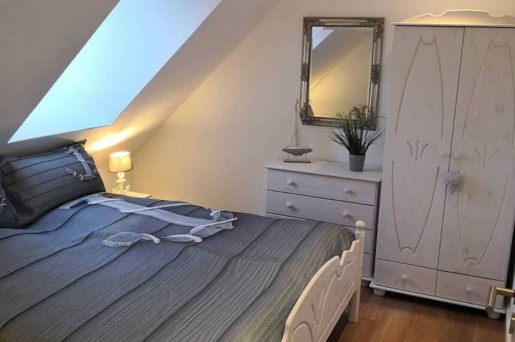 Ganze Wohnung, Liebevoll eingerichtete Dachgeschosswohnung in Klixbüll, Grünes Binnenland
