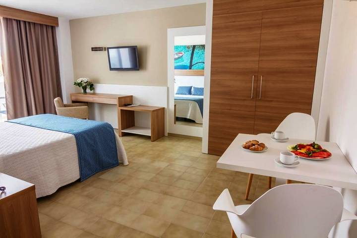 Location de vacances pour 3 personnes, avec vue et jardin ainsi que piscine et bassin pour enfant, animaux acceptés à Peguera - 4