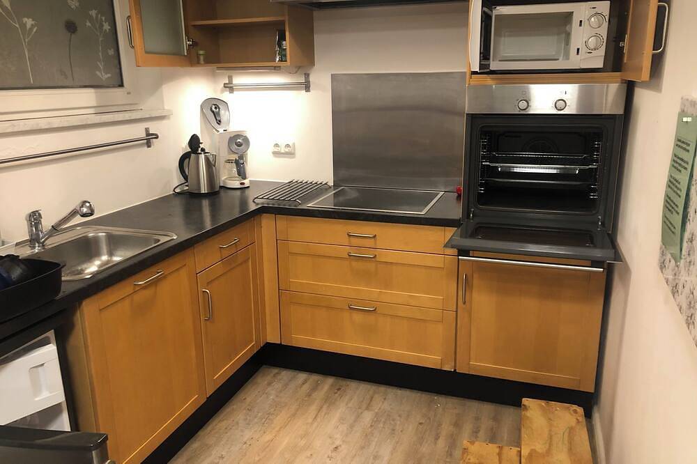 Spacious and quiet  1-bedroom  place in Munich. Fully equipped sleeps 7 guests! in München Ramersdorf, München