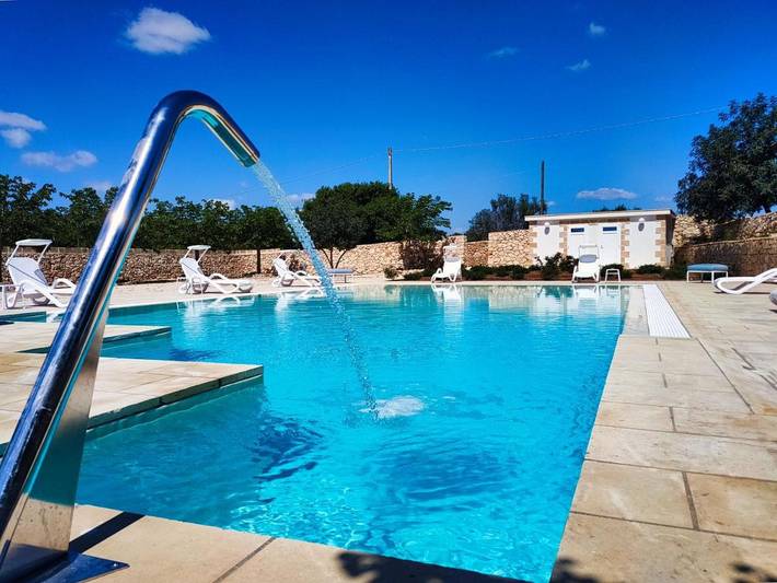 Appart’hôtel pour 2 personnes, avec jardin ainsi que vue et piscine à Specchia