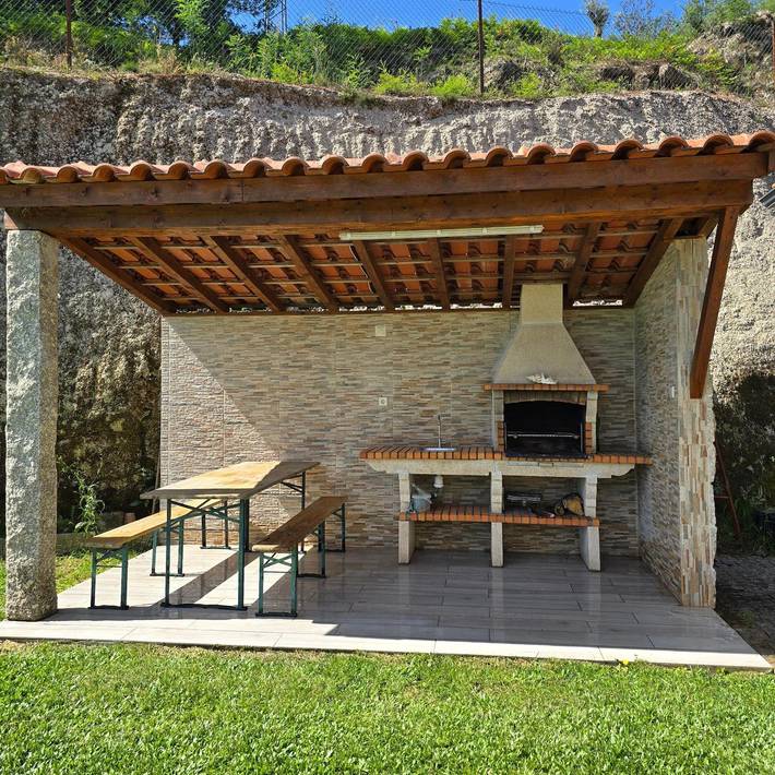 Villa 'Casa Da Batoca - Rossas' con vistas a la montaña, piscina privada y terraza privada in Rossas, Distrito de Braga