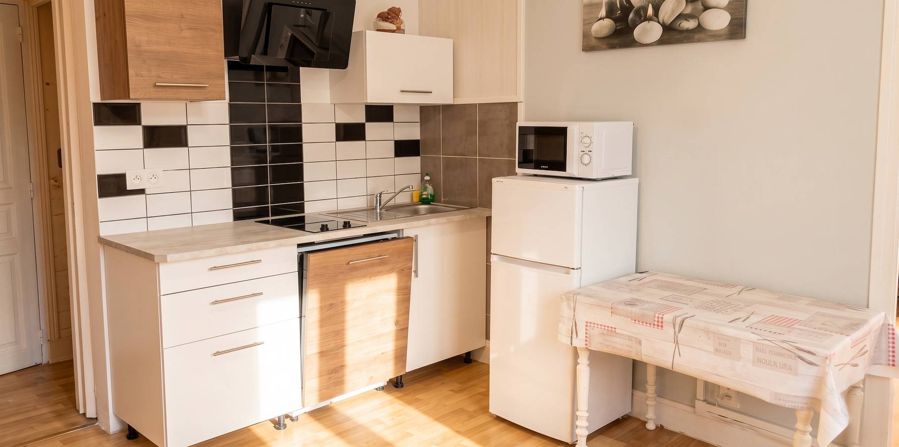 Ganze Wohnung, Gemütliche Wohnung in Néris-les-Bains - 30 m² - Parkplatz in Néris-les-Bains, Montluçon und Umgebung
