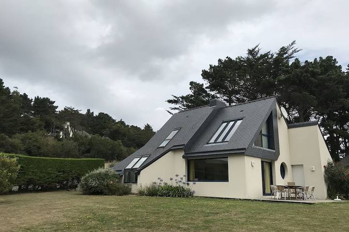 Location de vacances pour 5 personnes, avec terrasse et jardin, animaux acceptés dans Caroual