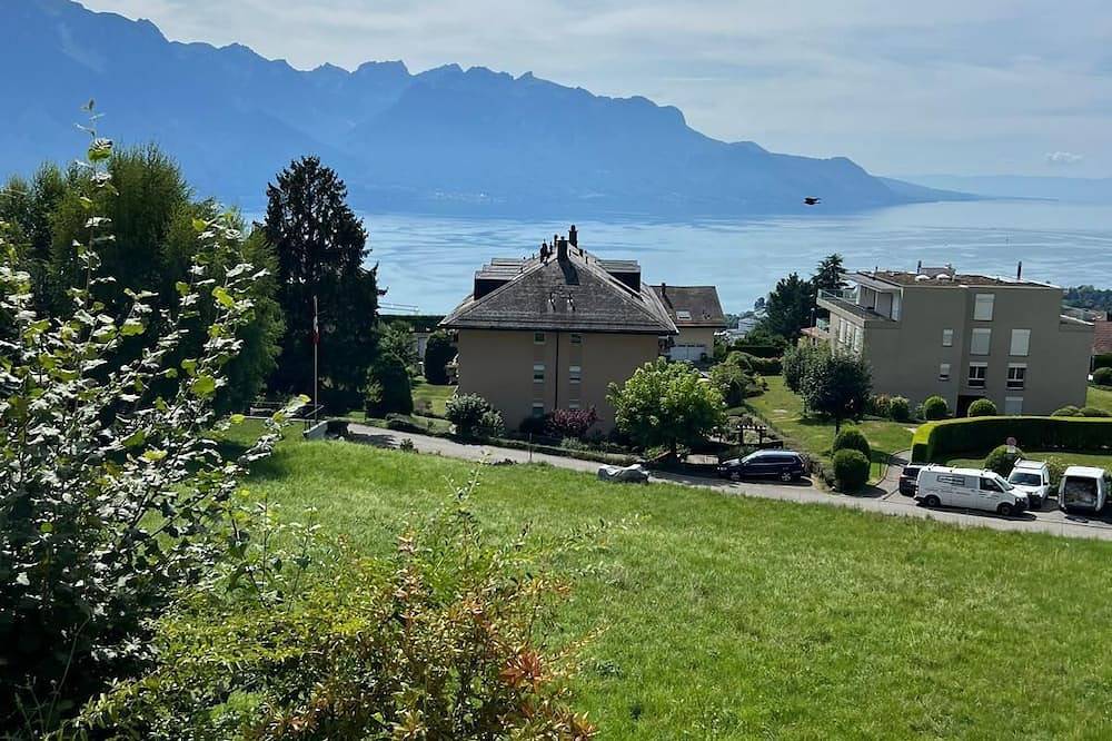 Appartement entier, Elegant Montreux Apartment with Panoramic Lake & Mountain Views in Sonzier, Montreux