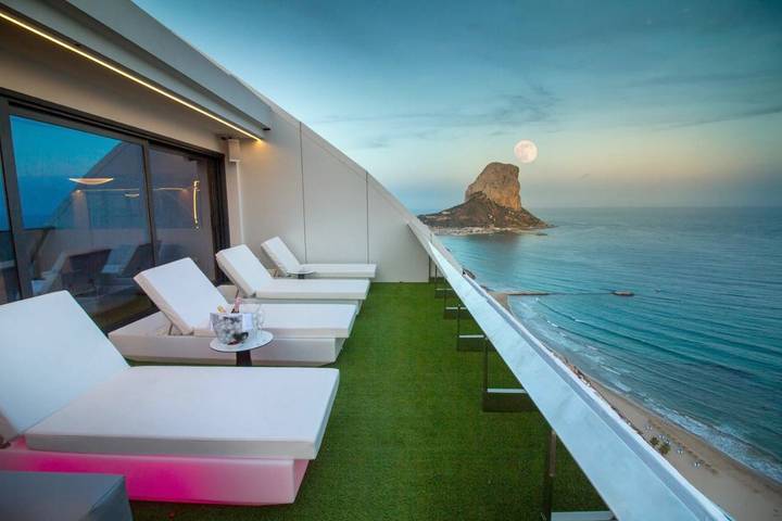 Hôtel pour 10 personnes, avec Jacuzzi et Terrasse ainsi que Jardin et Sauna à Calpe