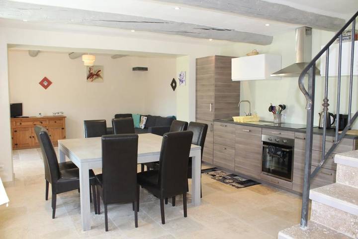 Location de vacances pour 6 personnes, avec vue ainsi que jardin et terrasse à Séguret - 3