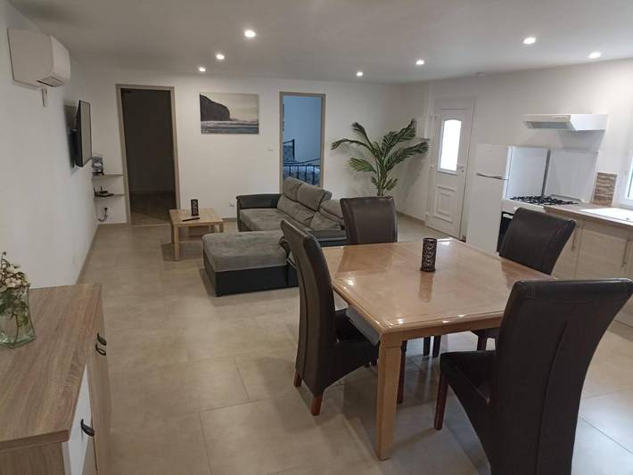 Gîte pour 4 personnes, avec terrasse dans Allenay