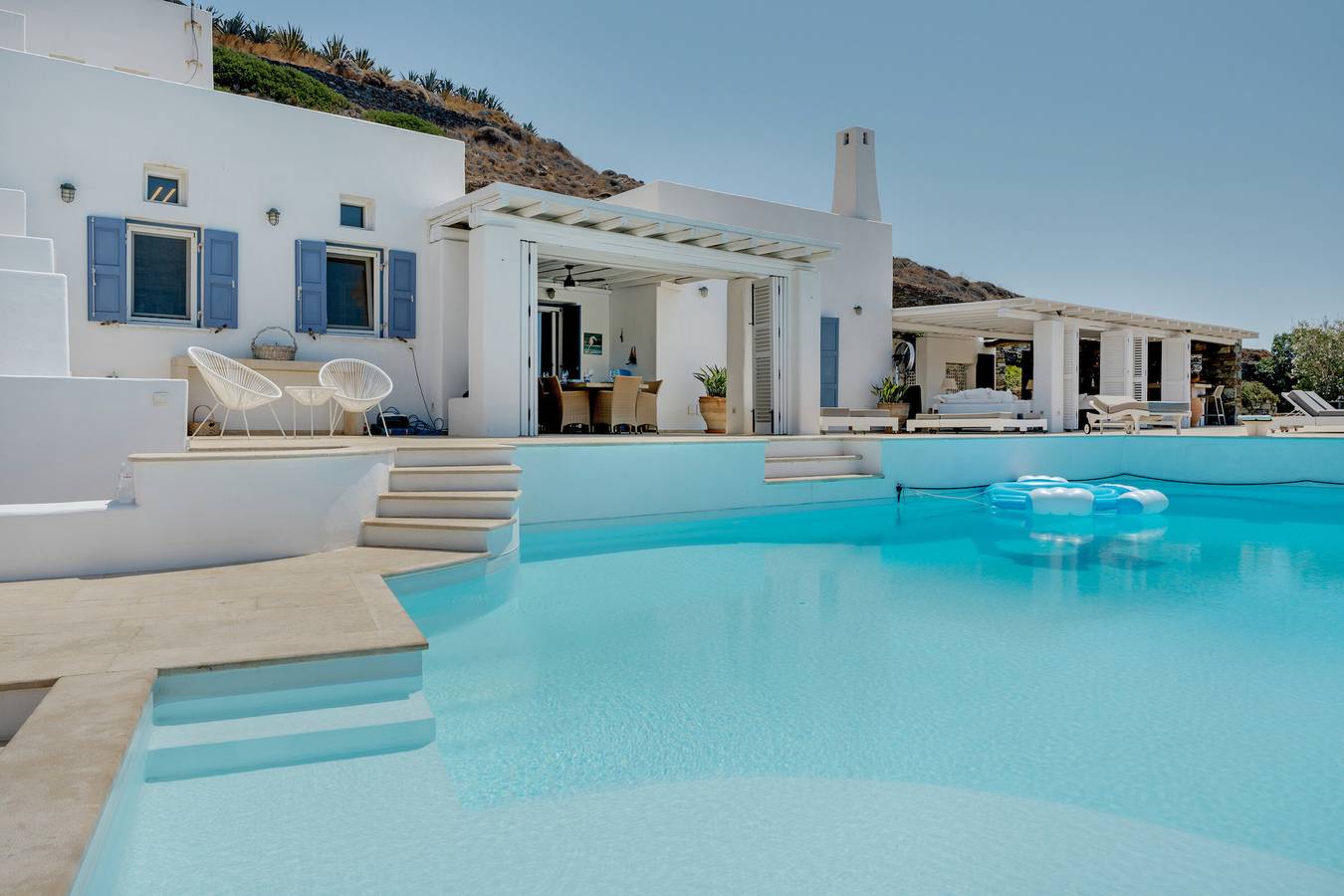 Villa 'Blueros Luxury' with Sea View, Wi-Fi and Air Conditioning in Poseidonia, Syros