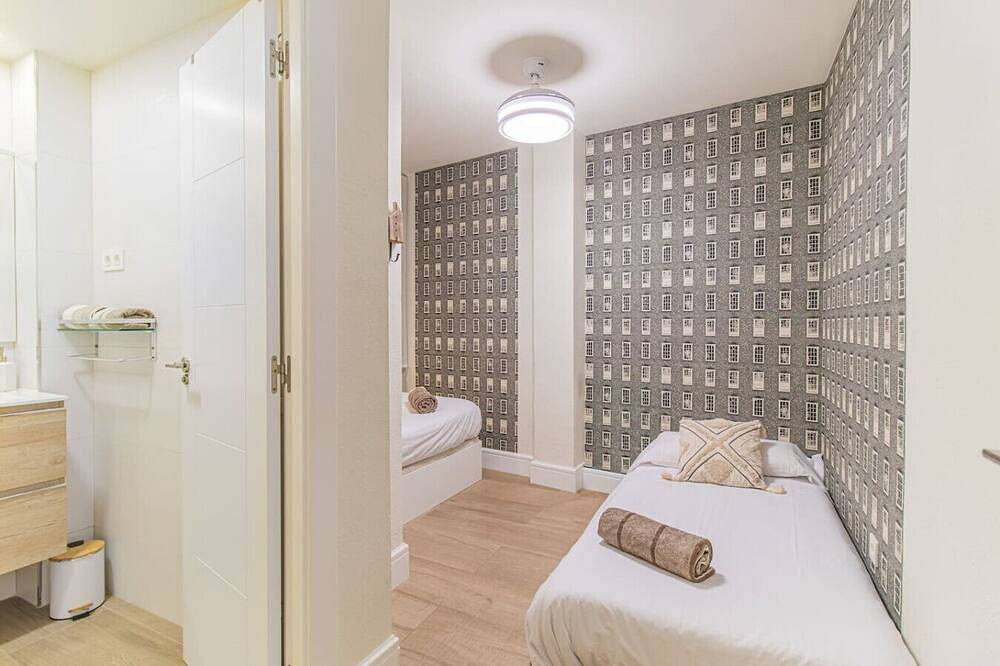 Entire apartment, Luxury Stay in Zaragoza's Prime Location in Saragossa, Saragossa Province