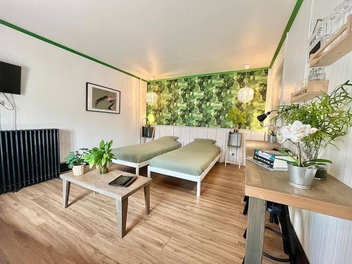 Gîte pour 4 personnes, avec piscine et terrasse dans Cosne-d'Allier