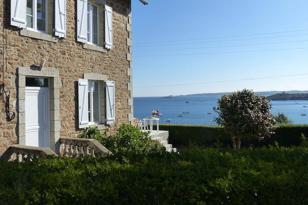 Breton Familienhaus mit herrlichem Meerblick in Carantec, Ceinture Dorée