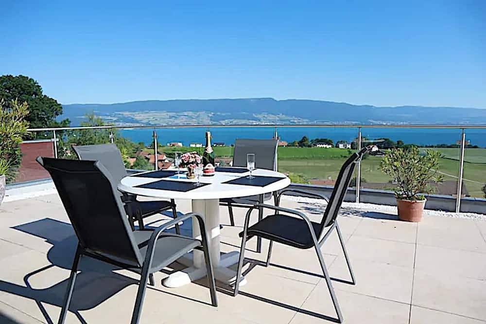 Chalet ideal for relaxing, with breathtaking lake and mountain views in Châtillon (FR), Murtensee & Estavayer-le-Lac Region