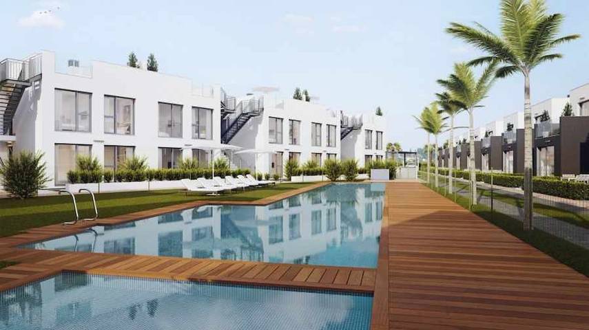 Casa para 6 personas, con balcón además de piscina para niños y jardín en Torrevieja